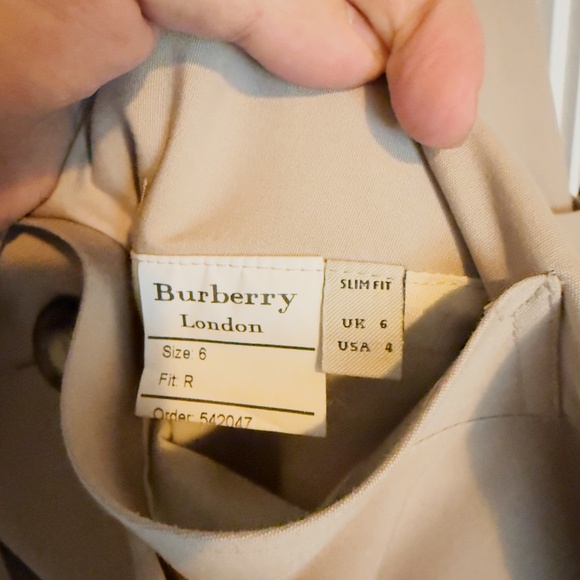 BURBERRY TRENCH COAT MADE IN ENGLAND - Picture 3 of 11